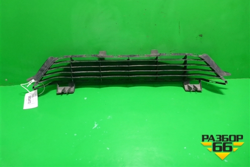 Решетка в передний бампер центральная (531120K190) для Toyota Fortuner с 2016г (Фортунер)