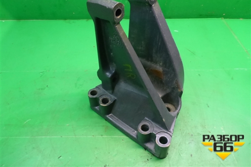 Кронштейн реактивной тяги правый  (1355288) для Scania 5 P Series с 2004-2016г