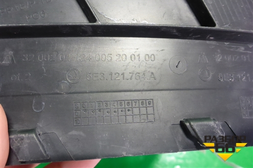 Воздуховод в передний бампер правый (5E3121764) для Skoda Octavia (А8) с 2019г (Октавия)