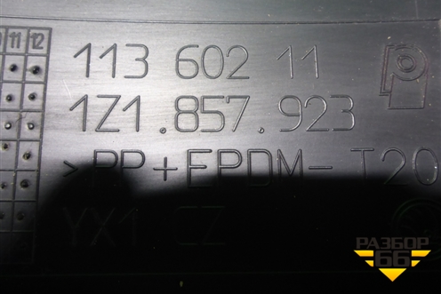 Накладка на торпедо (под рулём) (1Z1857923) для Skoda Octavia (А5) с 2004-2013г (Октавия)