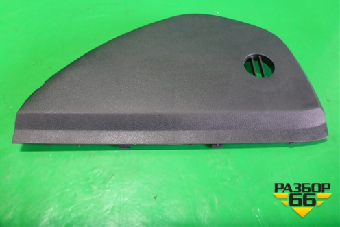 Накладка на торпедо (боковая правая) (1Z0857504) для Skoda Octavia (А5) с 2004-2013г (Октавия)