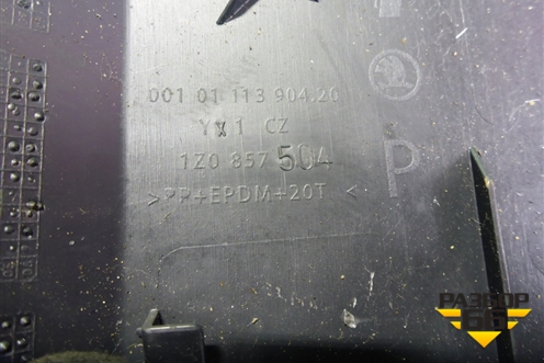 Накладка на торпедо (боковая правая) (1Z0857504) для Skoda Octavia (А5) с 2004-2013г (Октавия)