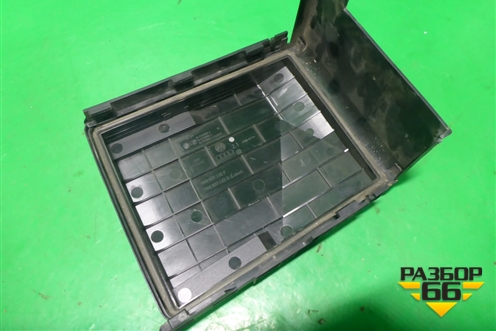 Крышка блока предохранителей (1K0937132) для Skoda Octavia (А5) с 2004-2013г (Октавия)