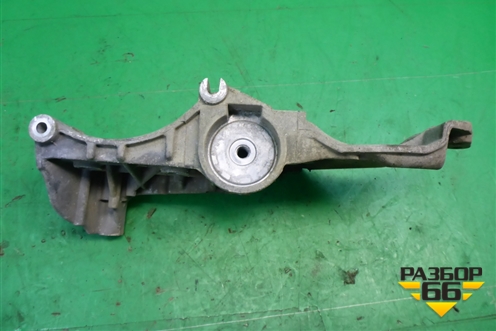 Кронштейн генератора (1.6л K4MC813) (8200242569) для Renault Megane 2 с 2002-2009г (Меган)