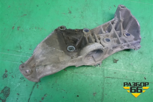Кронштейн генератора (1.6л K4MC813) (8200242569) для Renault Megane 2 с 2002-2009г (Меган)