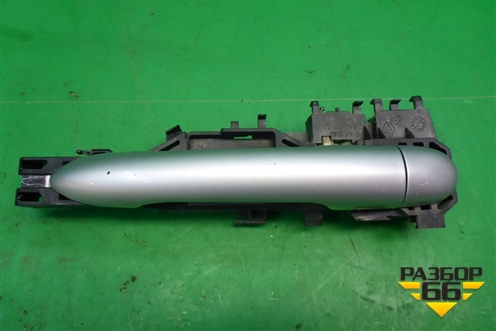 Ручка наружная двери задней левой (8200028464D) для Renault Megane 2 с 2002-2009г (Меган)