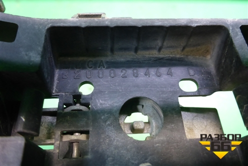 Ручка наружная двери задней левой (8200028464D) для Renault Megane 2 с 2002-2009г (Меган)