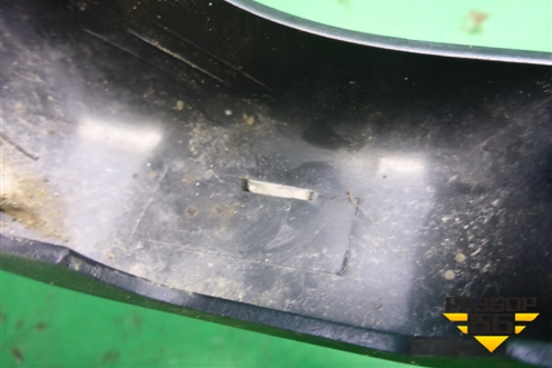 Накладка (петли двери багажника верхняя правая) (500330152) для Iveco Daily с 2006-2011г (Дейли)