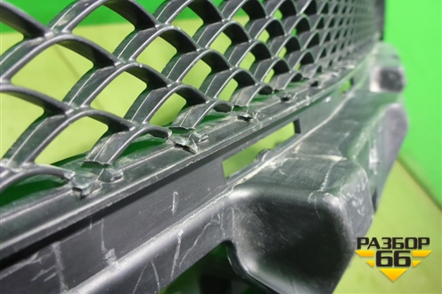 Решетка в передний бампер центральная (A1668851465) для Mercedes Benz ML-Klass W166 c 2011г (МЛ)