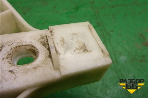 Кронштейн заднего бампера левый (под фонарь) (EG2150331) для Mazda CX 7 с 2006-2012г (СХ7)