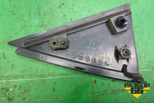 Накладка двери задней левой (уголок) (EG2150M40) для Mazda CX 7 с 2006-2012г (СХ7)