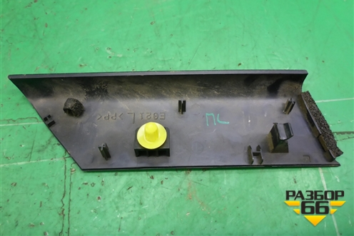 Накладка двери передней левой уголок для Mazda CX 7 с 2006-2012г (СХ7)