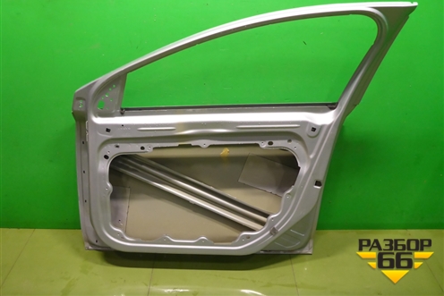 Дверь передняя правая (31662585) для Volvo V40 Cross Country с 2012г (М40 Кросс Кантри)