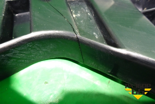 Кронштейн заднего бампера центральный (4M0807329) для Audi Q7 c 2015г (Ку 7)