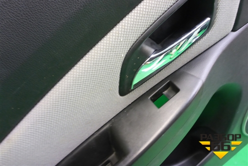 Обшивка двери задней левой под электрику (хетчбэк) (96940761) для Chevrolet Cruze c 2009-2015г (Круз)