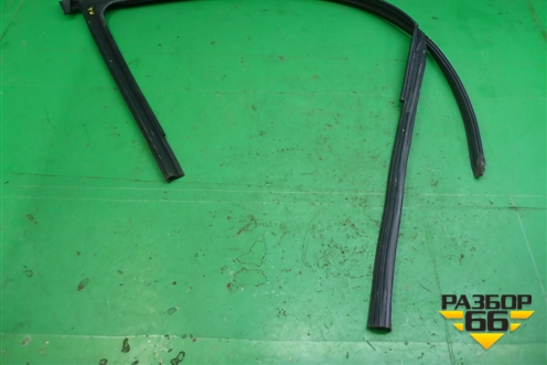 Уплотнитель стекла двери передней левой (8R0837439H) для Audi Q5 c 2008-2017г (Ку 5)