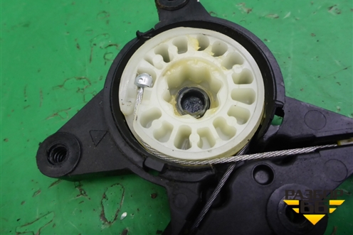 Стеклоподъёмник электрический задний правый (без моторчика) для Mazda Mazda 3 (BK) с 2003-2009г 