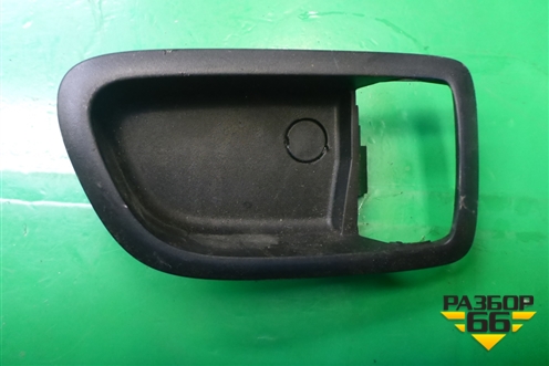 Накладка двери задней правой (на ручку) для Mazda Mazda 3 (BK) с 2003-2009г 