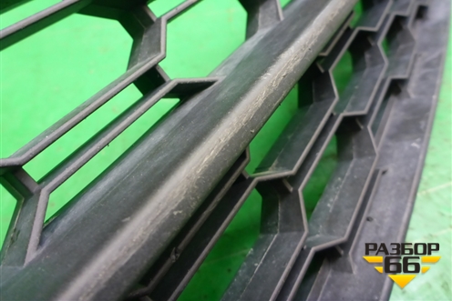 Решетка в передний бампер центральная (после 2017г) (5E0853677J) для Skoda Octavia (A7) с 2013г (Октавия)