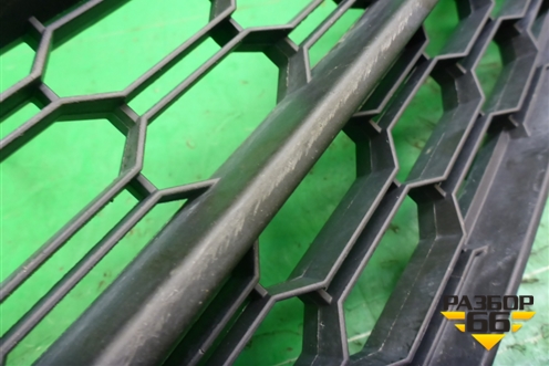 Решетка в передний бампер центральная (после 2017г) (5E0853677J) для Skoda Octavia (A7) с 2013г (Октавия)