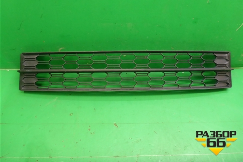 Решетка в передний бампер центральная (после 2017г) (5E0853677J) для Skoda Octavia (A7) с 2013г (Октавия)