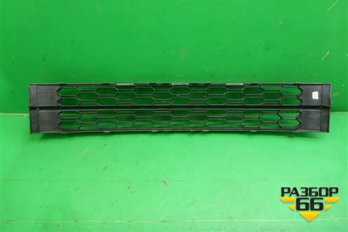 Решетка в передний бампер центральная (после 2017г) (5E0853677J) для Skoda Octavia (A7) с 2013г (Октавия)