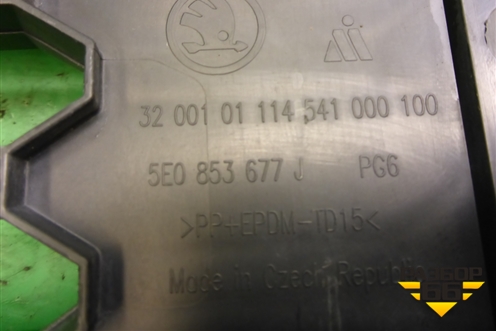 Решетка в передний бампер центральная (после 2017г) (5E0853677J) для Skoda Octavia (A7) с 2013г (Октавия)