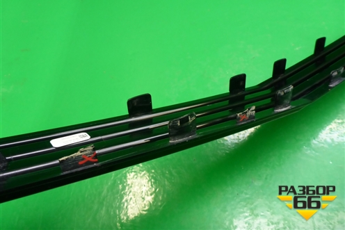 Накладка переднего бампера центральная (966101313) для Cadillac Escalade с 2020г (Эскалеид 5)