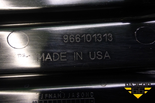 Накладка переднего бампера центральная (966101313) для Cadillac Escalade с 2020г (Эскалеид 5)