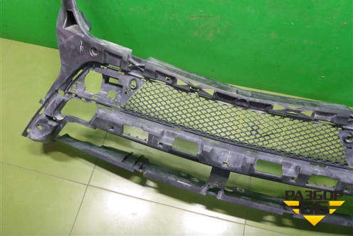 Решетка в передний бампер центральная (под парктроник) (A1668851465) для Mercedes Benz ML-Klass W166 c 2011г (МЛ)