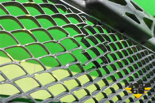 Решетка в передний бампер центральная (под парктроник) (A1668851465) для Mercedes Benz ML-Klass W166 c 2011г (МЛ)