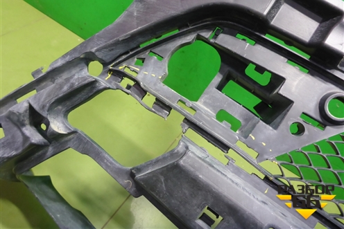 Решетка в передний бампер центральная (под парктроник) (A1668851465) для Mercedes Benz ML-Klass W166 c 2011г (МЛ)