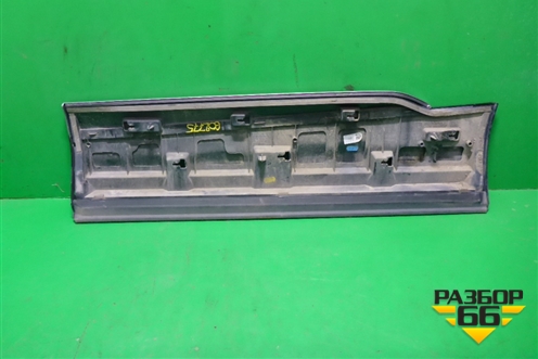 Накладка двери задней правой (4M0853970) для Audi Q7 c 2015г (Ку 7)