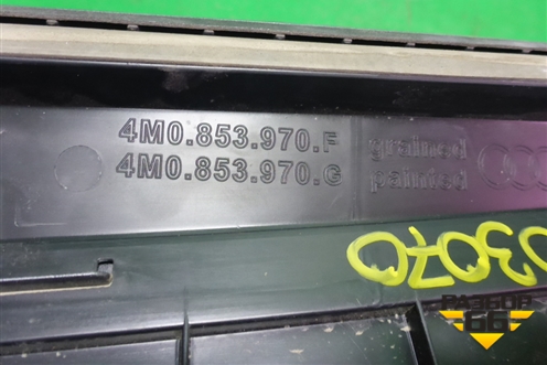 Накладка двери задней правой (4M0853970) для Audi Q7 c 2015г (Ку 7)