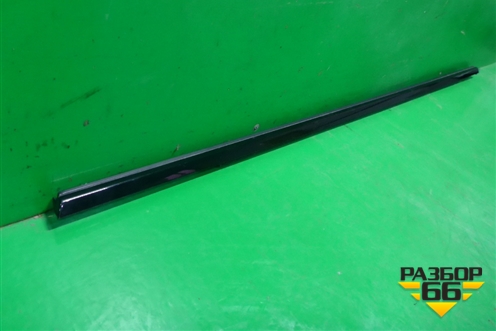 Накладка стекла заднего правого (4M0853764AT94) для Audi Q7 c 2015г (Ку 7)