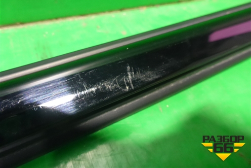 Накладка стекла заднего правого (4M0853764AT94) для Audi Q7 c 2015г (Ку 7)