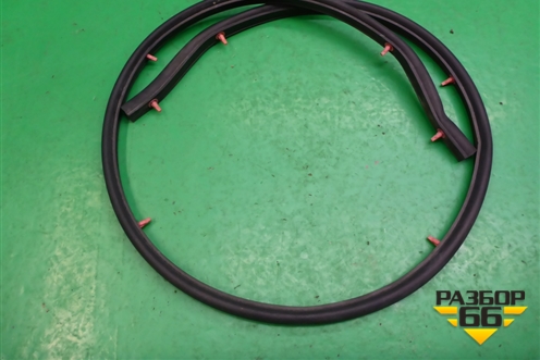 Уплотнитель капота (на решётку стеклоочистителей) для Toyota Isis c 2004-2018г (Исис)