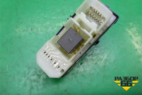 Кнопка стеклоподъёмника задняя правая (8403044031) для Toyota Isis c 2004-2018г (Исис)