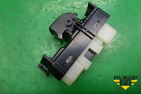 Кнопка стеклоподъёмника задняя правая (8403044031) для Toyota Isis c 2004-2018г (Исис)