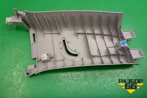 Обшивка стойки задняя верхняя левая (задняя часть) (6263844020) для Toyota Isis c 2004-2018г (Исис)