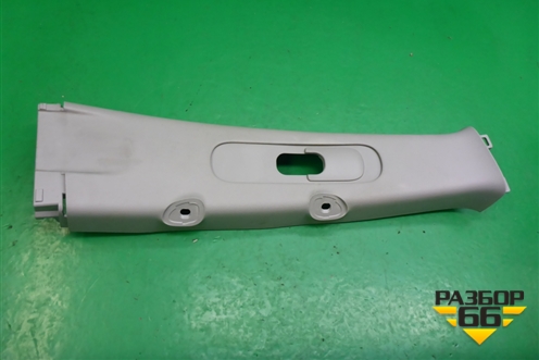 Обшивка стойки центральная верхняя правая (6241144090) для Toyota Isis c 2004-2018г (Исис)