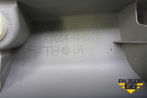 Накладка двери передней левой (6766444010) для Toyota Isis c 2004-2018г (Исис)