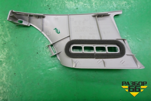 Накладка внутренняя (6221944030) для Toyota Isis c 2004-2018г (Исис)