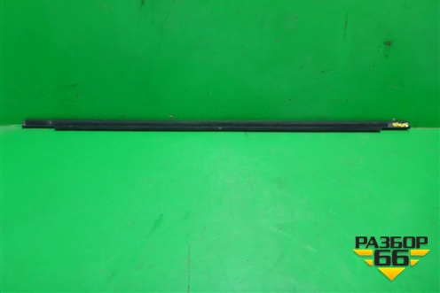 Накладка стекла заднего правого (4M8839476CT94) для Audi Q8 с 2018г (Ку 8)