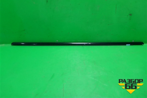 Накладка стекла заднего правого (4M8839476CT94) для Audi Q8 с 2018г (Ку 8)