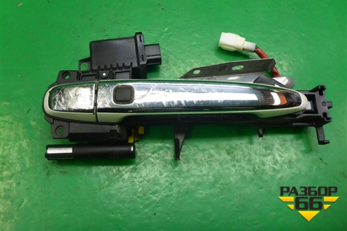 Ручка наружная двери передней левой для Toyota Isis c 2004-2018г (Исис)