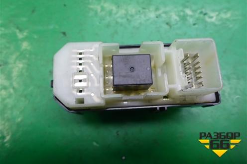 Кнопка стеклоподъёмника задняя левая (8403044031) для Toyota Isis c 2004-2018г (Исис)