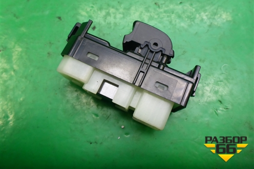 Кнопка стеклоподъёмника задняя левая (8403044031) для Toyota Isis c 2004-2018г (Исис)