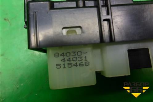 Кнопка стеклоподъёмника (передняя левая) (8403044031) для Toyota Isis c 2004-2018г (Исис)