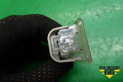 Плафон салонный для Toyota Isis c 2004-2018г (Исис)